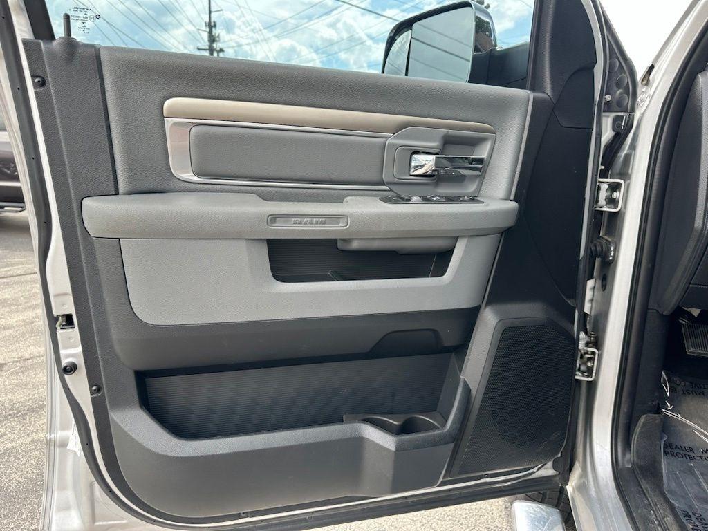 RAM 1500 4WD Crew Cab 140.5" Big Horn 2017