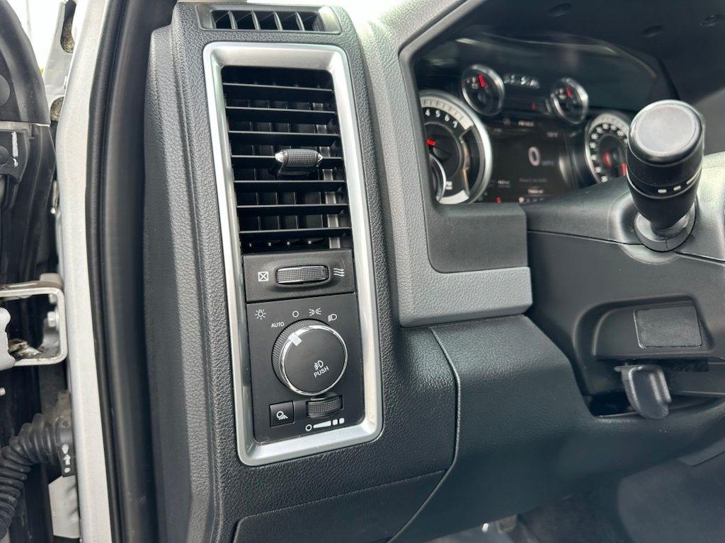RAM 1500 4WD Crew Cab 140.5" Big Horn 2017