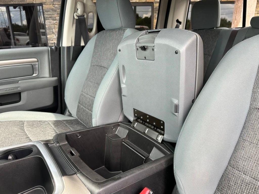 RAM 1500 4WD Crew Cab 140.5" Big Horn 2017