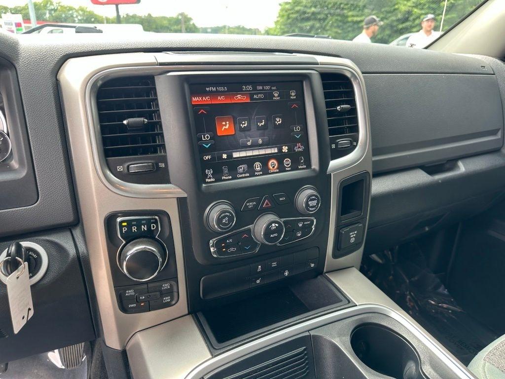 RAM 1500 4WD Crew Cab 140.5" Big Horn 2017