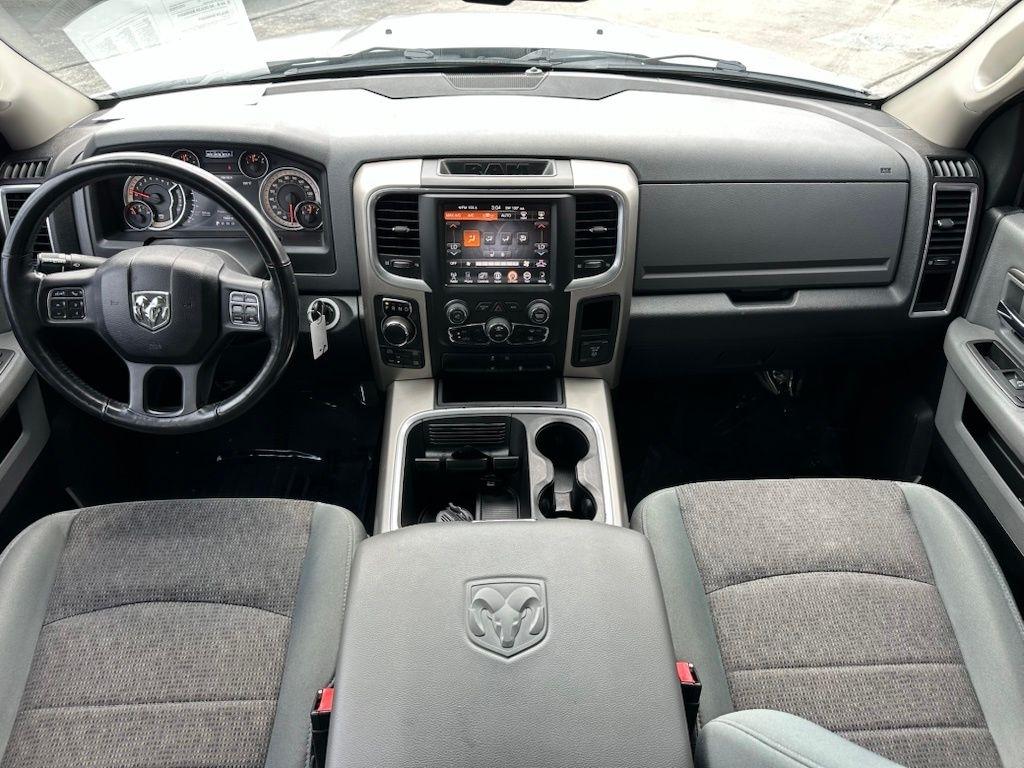 RAM 1500 4WD Crew Cab 140.5" Big Horn 2017