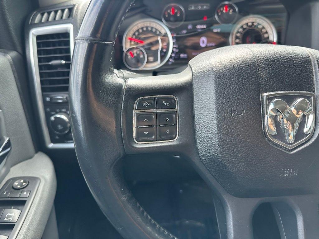 RAM 1500 4WD Crew Cab 140.5" Big Horn 2017