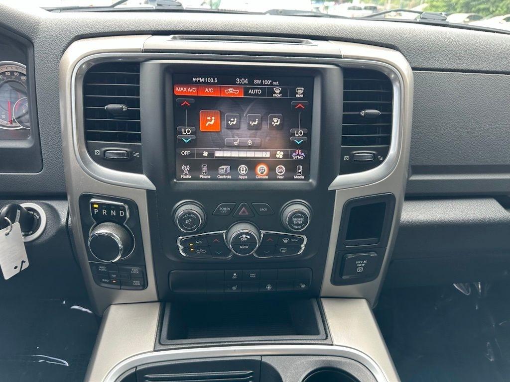 RAM 1500 4WD Crew Cab 140.5" Big Horn 2017