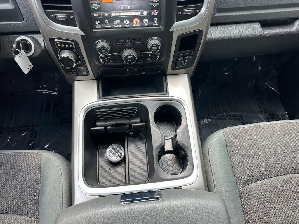 RAM 1500 4WD Crew Cab 140.5" Big Horn 2017