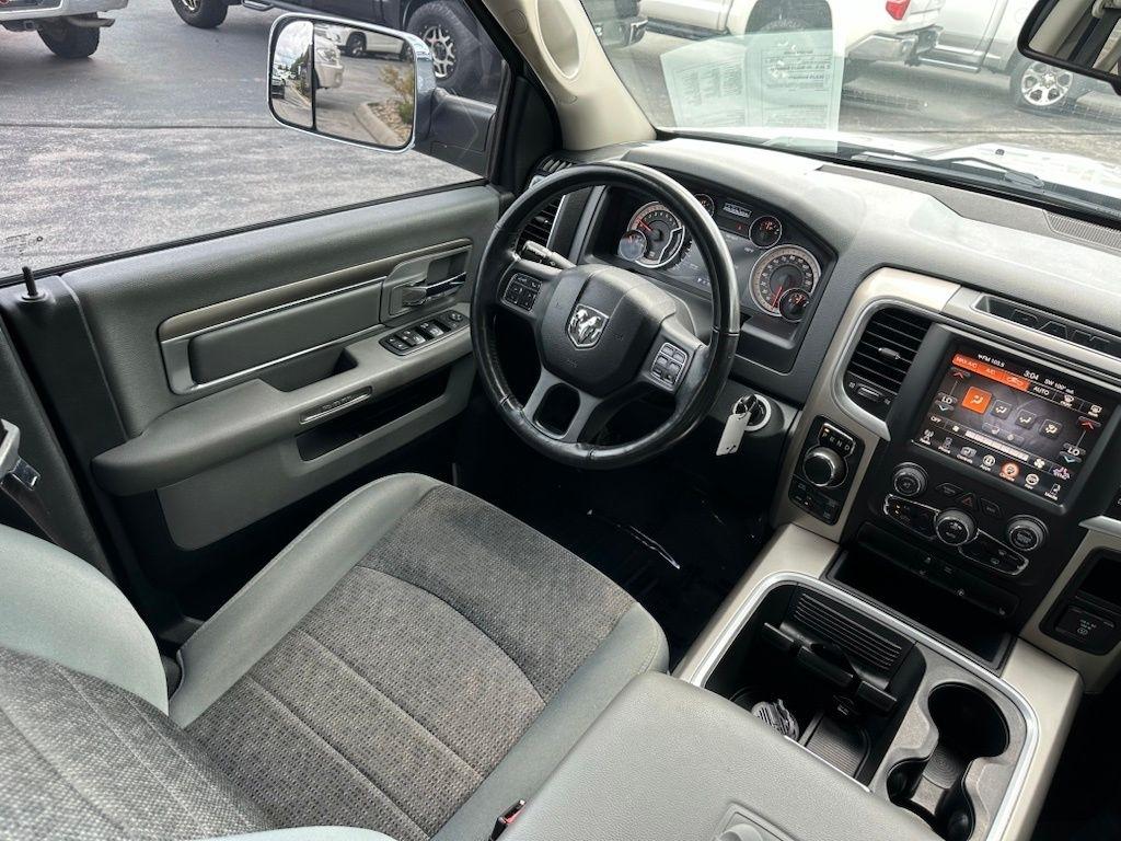 RAM 1500 4WD Crew Cab 140.5" Big Horn 2017