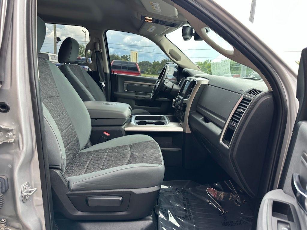 RAM 1500 4WD Crew Cab 140.5" Big Horn 2017