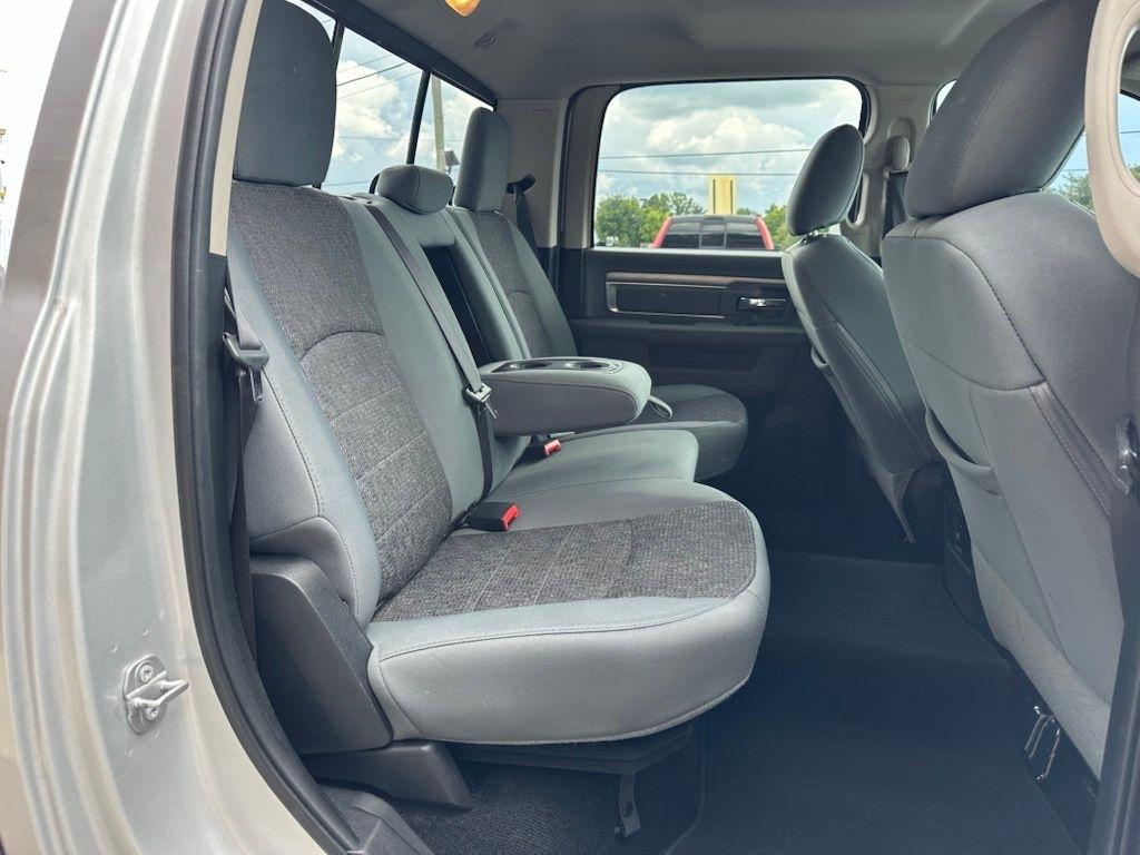 RAM 1500 4WD Crew Cab 140.5" Big Horn 2017