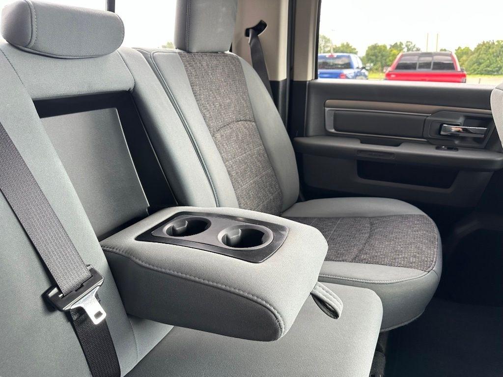 RAM 1500 4WD Crew Cab 140.5" Big Horn 2017