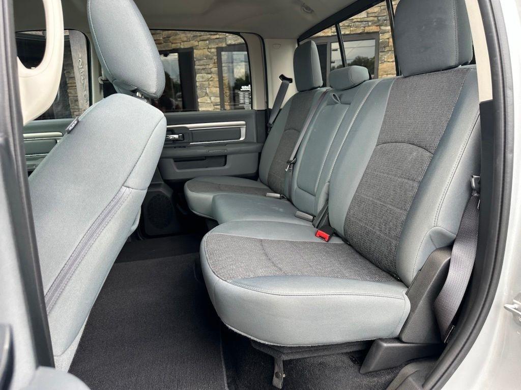 RAM 1500 4WD Crew Cab 140.5" Big Horn 2017