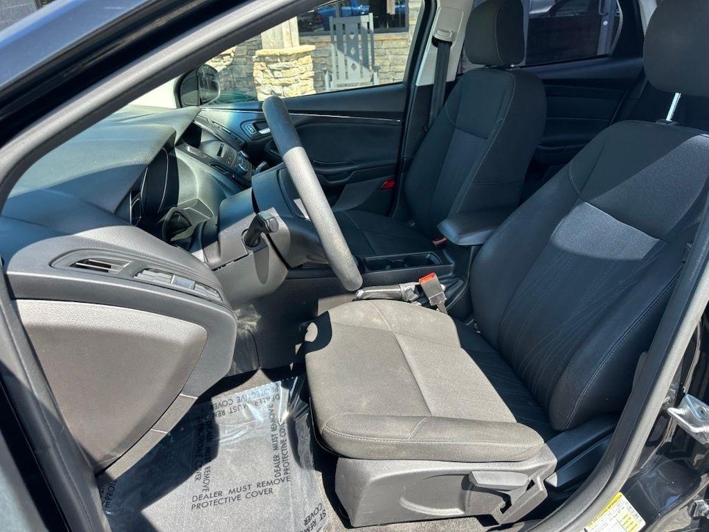 Ford Focus SE Sedan 2017