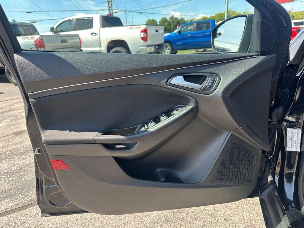 Ford Focus SE Sedan 2017