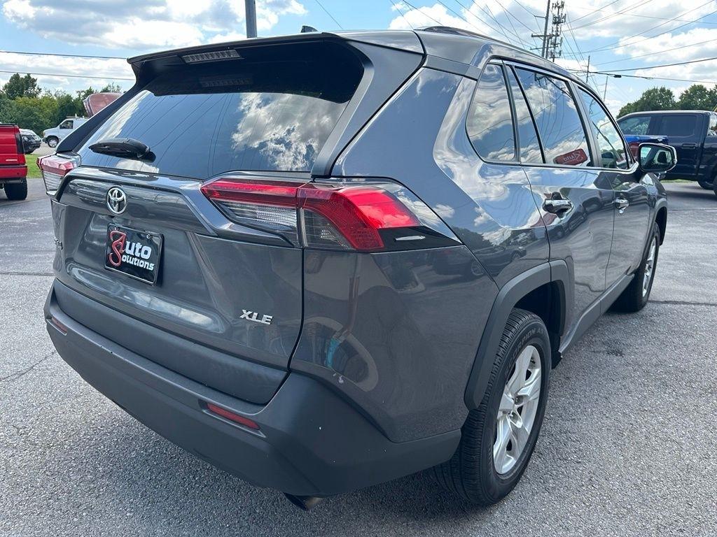Toyota RAV4 XLE FWD (Natl) 2019