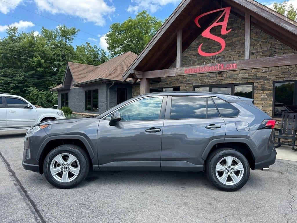 Toyota RAV4 XLE FWD (Natl) 2019