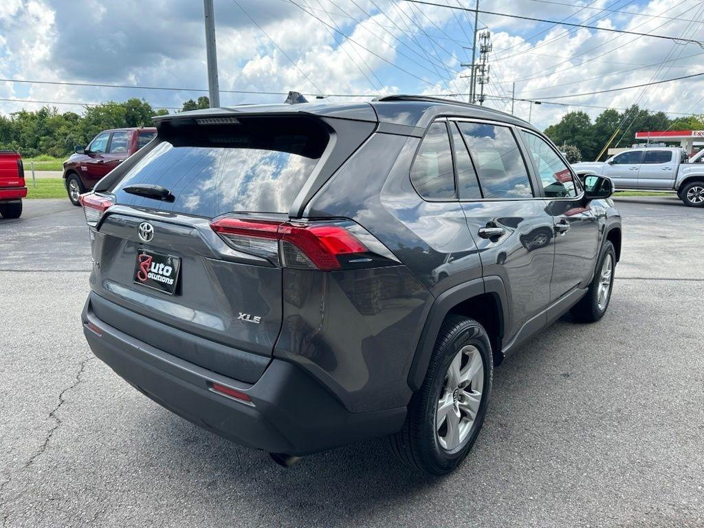 Toyota RAV4 XLE FWD (Natl) 2019