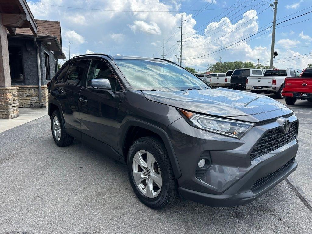 Toyota RAV4 XLE FWD (Natl) 2019