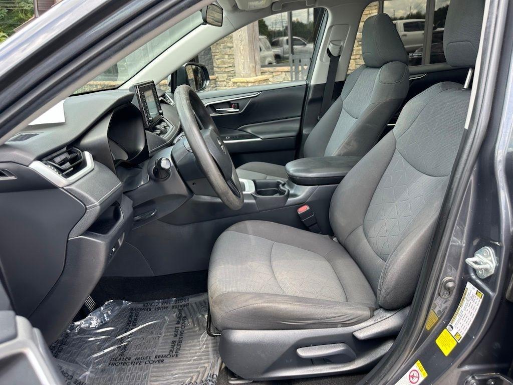Toyota RAV4 XLE FWD (Natl) 2019