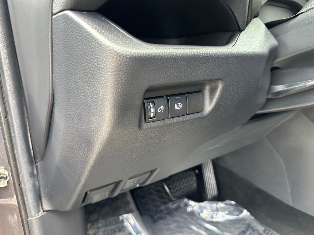 Toyota RAV4 XLE FWD (Natl) 2019