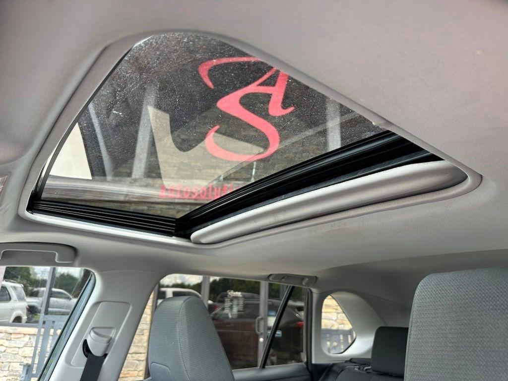 Toyota RAV4 XLE FWD (Natl) 2019