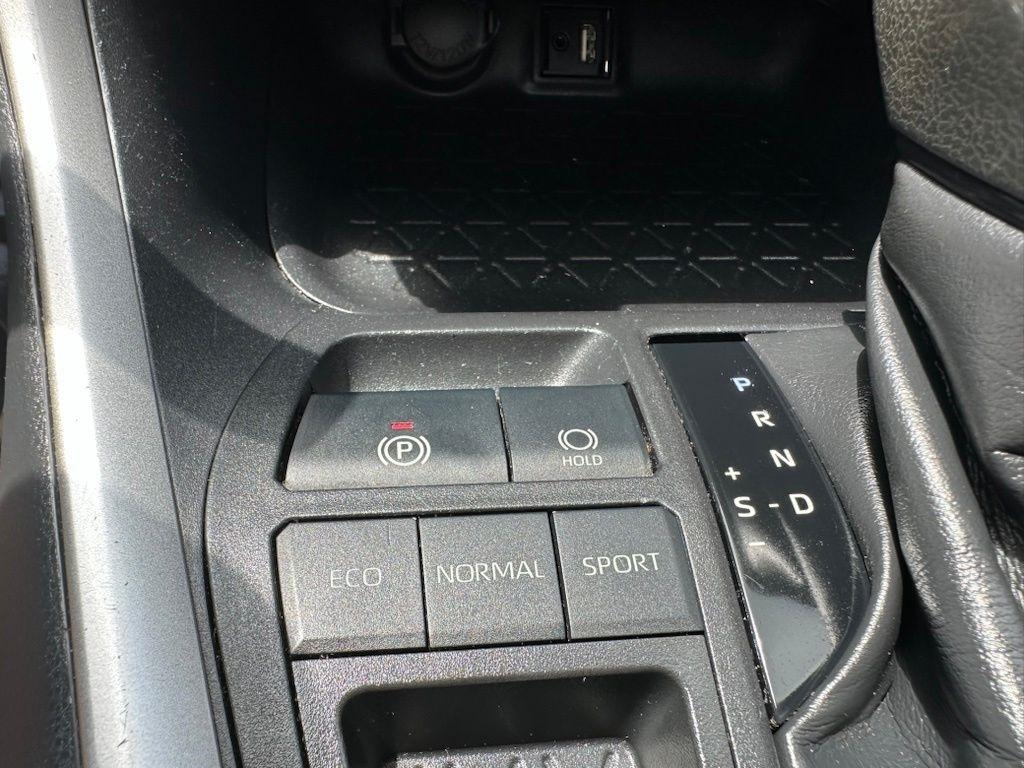 Toyota RAV4 XLE FWD (Natl) 2019