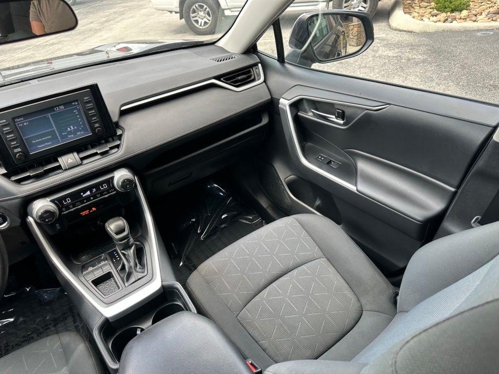 Toyota RAV4 XLE FWD (Natl) 2019