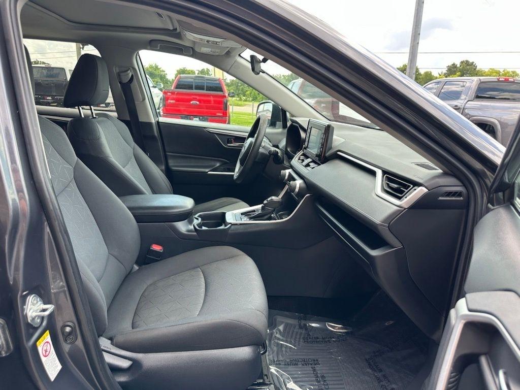 Toyota RAV4 XLE FWD (Natl) 2019