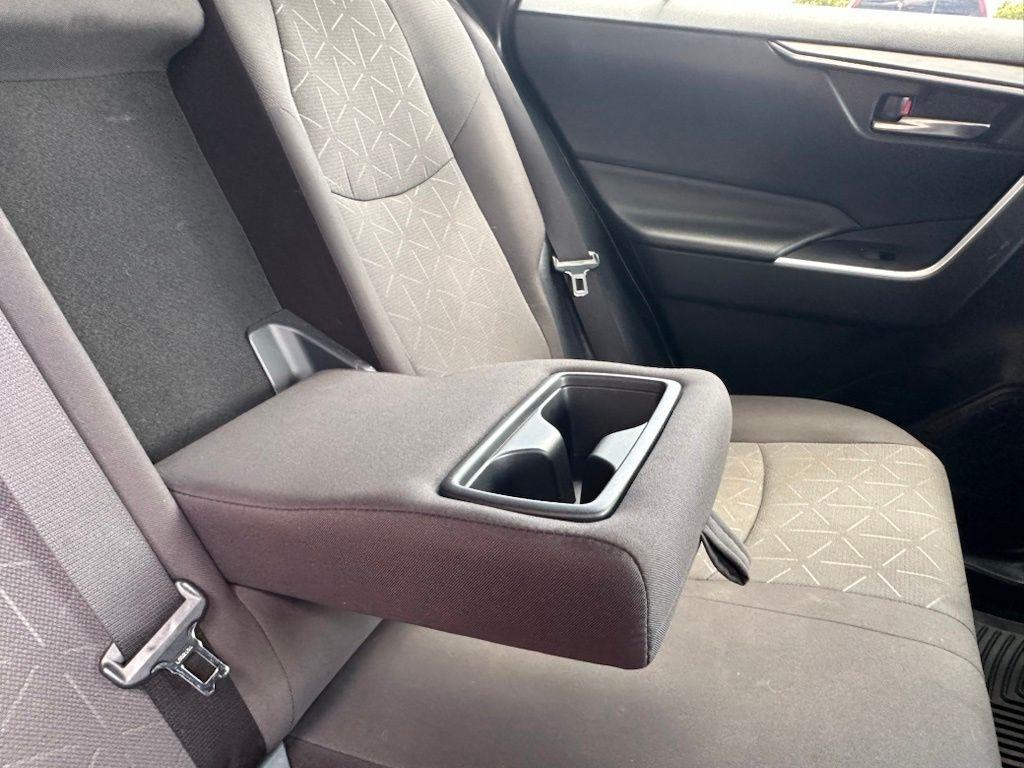 Toyota RAV4 XLE FWD (Natl) 2019