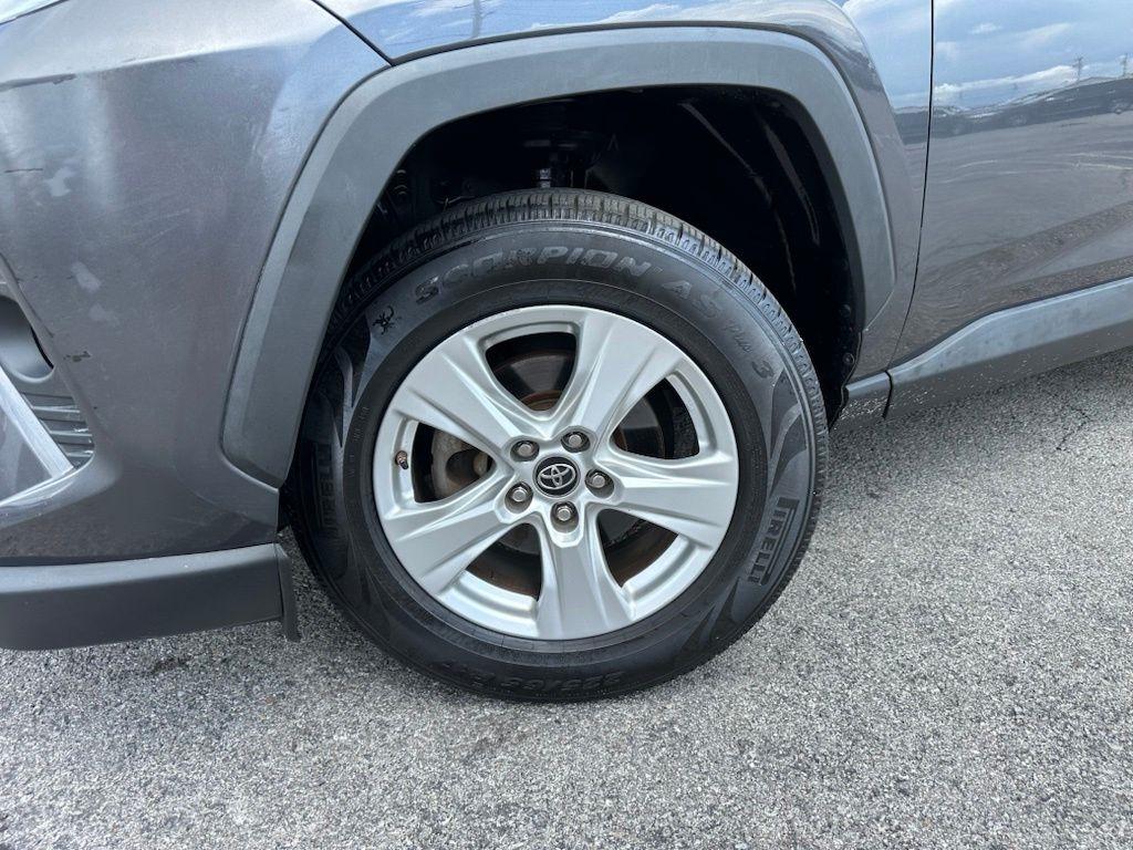 Toyota RAV4 XLE FWD (Natl) 2019