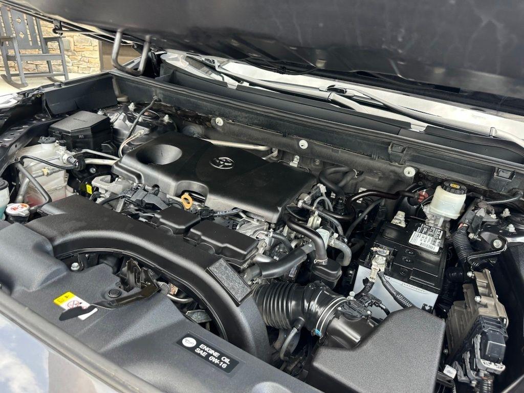 Toyota RAV4 XLE FWD (Natl) 2019