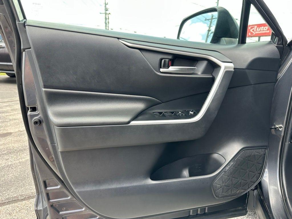 Toyota RAV4 XLE FWD (Natl) 2019