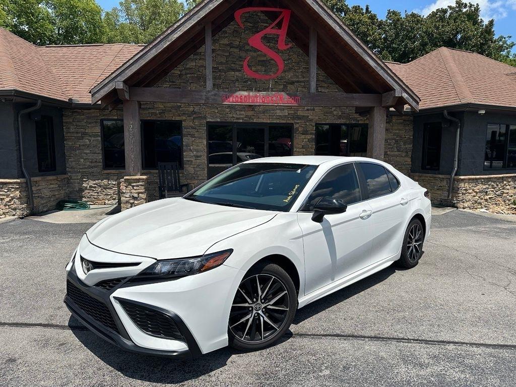 Toyota Camry SE Auto (Natl) 2021