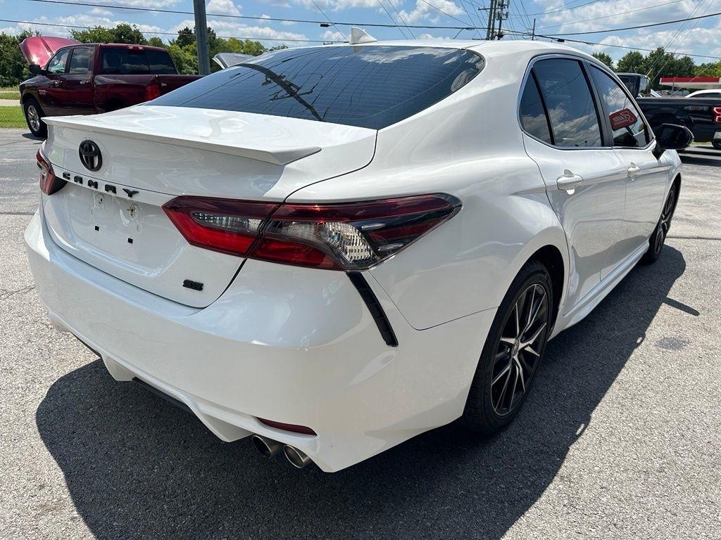 Toyota Camry SE Auto (Natl) 2021