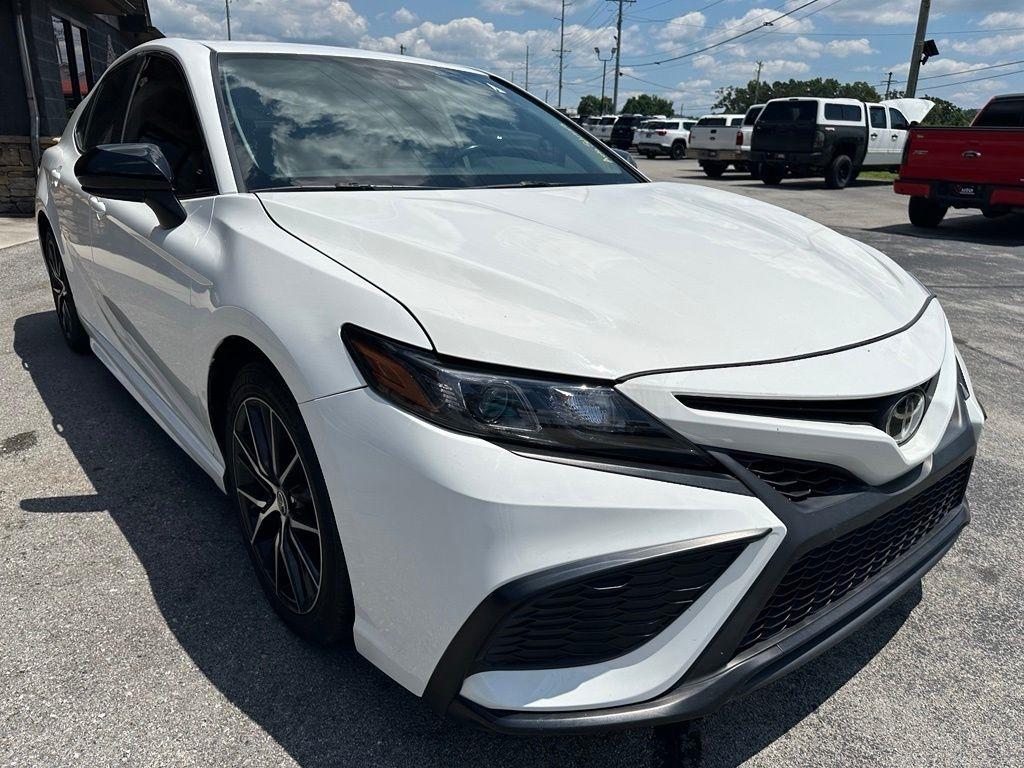 Toyota Camry SE Auto (Natl) 2021