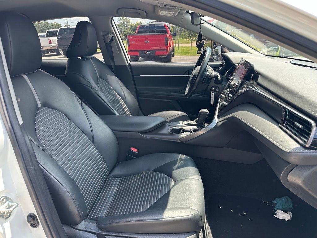 Toyota Camry SE Auto (Natl) 2021