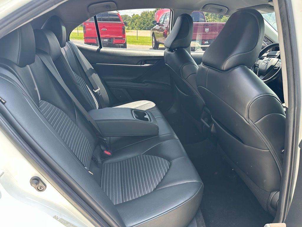 Toyota Camry SE Auto (Natl) 2021