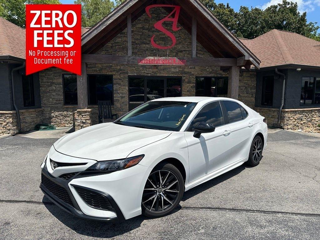 Toyota Camry SE Auto (Natl) 2021