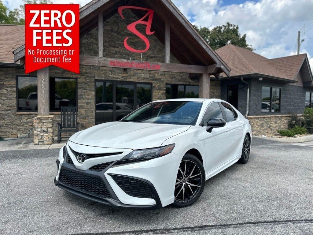 Toyota Camry SE Auto (Natl) 2021