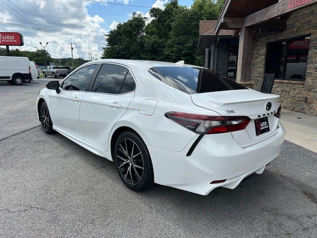 Toyota Camry SE Auto (Natl) 2021