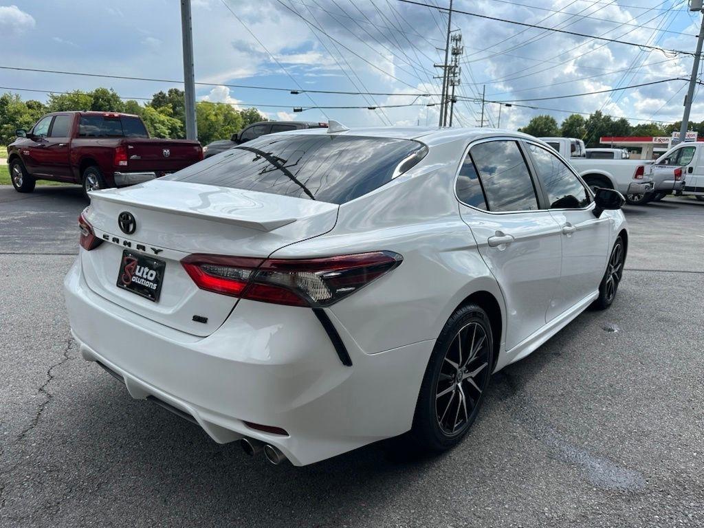 Toyota Camry SE Auto (Natl) 2021