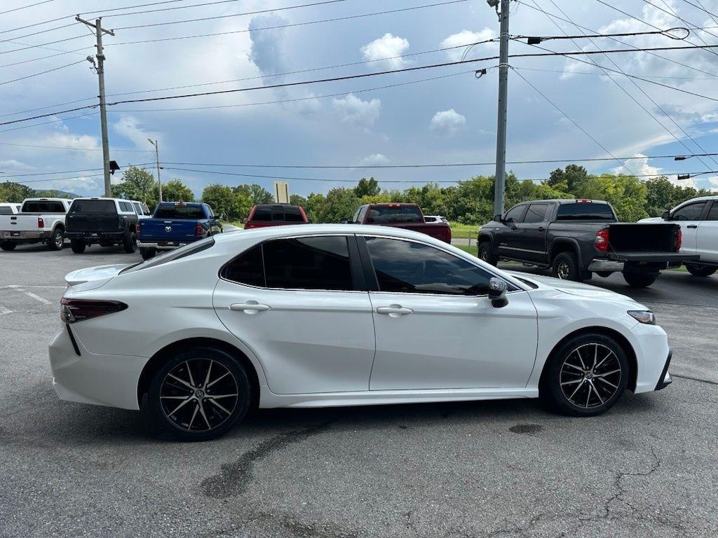 Toyota Camry SE Auto (Natl) 2021