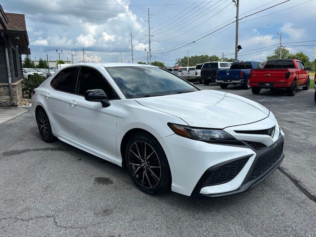 Toyota Camry SE Auto (Natl) 2021