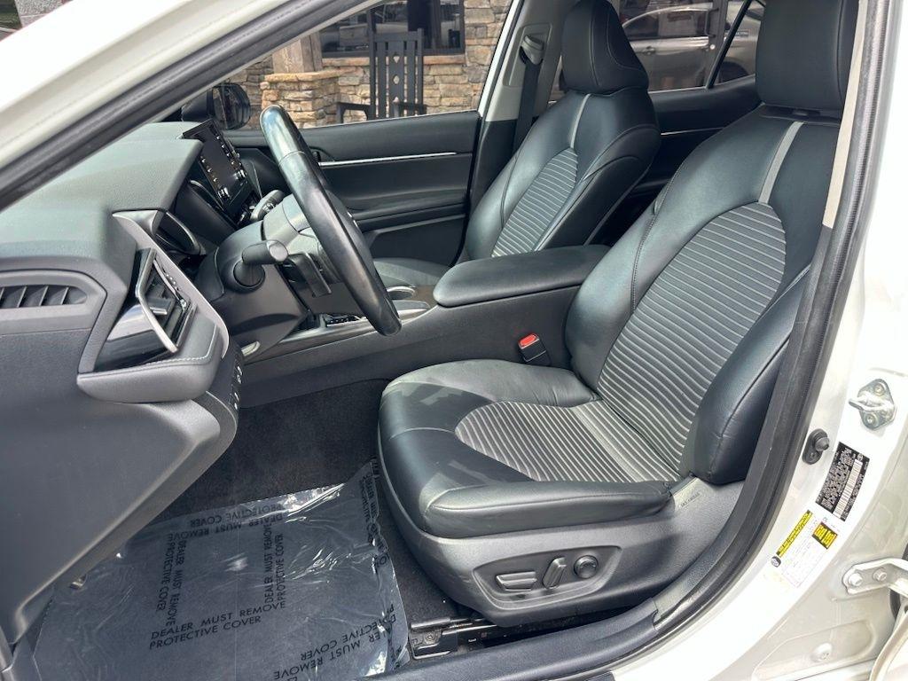 Toyota Camry SE Auto (Natl) 2021
