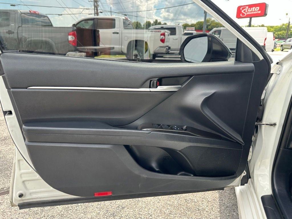 Toyota Camry SE Auto (Natl) 2021