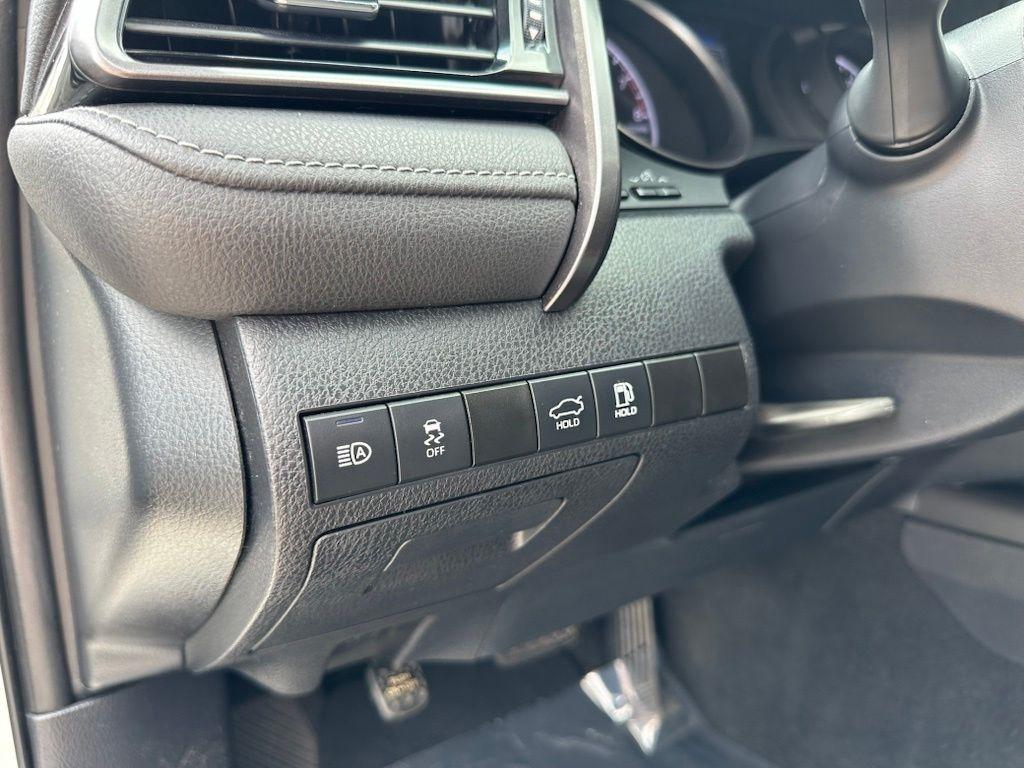 Toyota Camry SE Auto (Natl) 2021