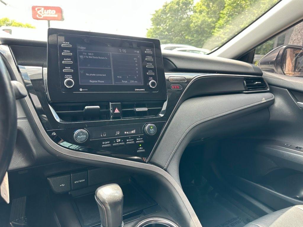 Toyota Camry SE Auto (Natl) 2021