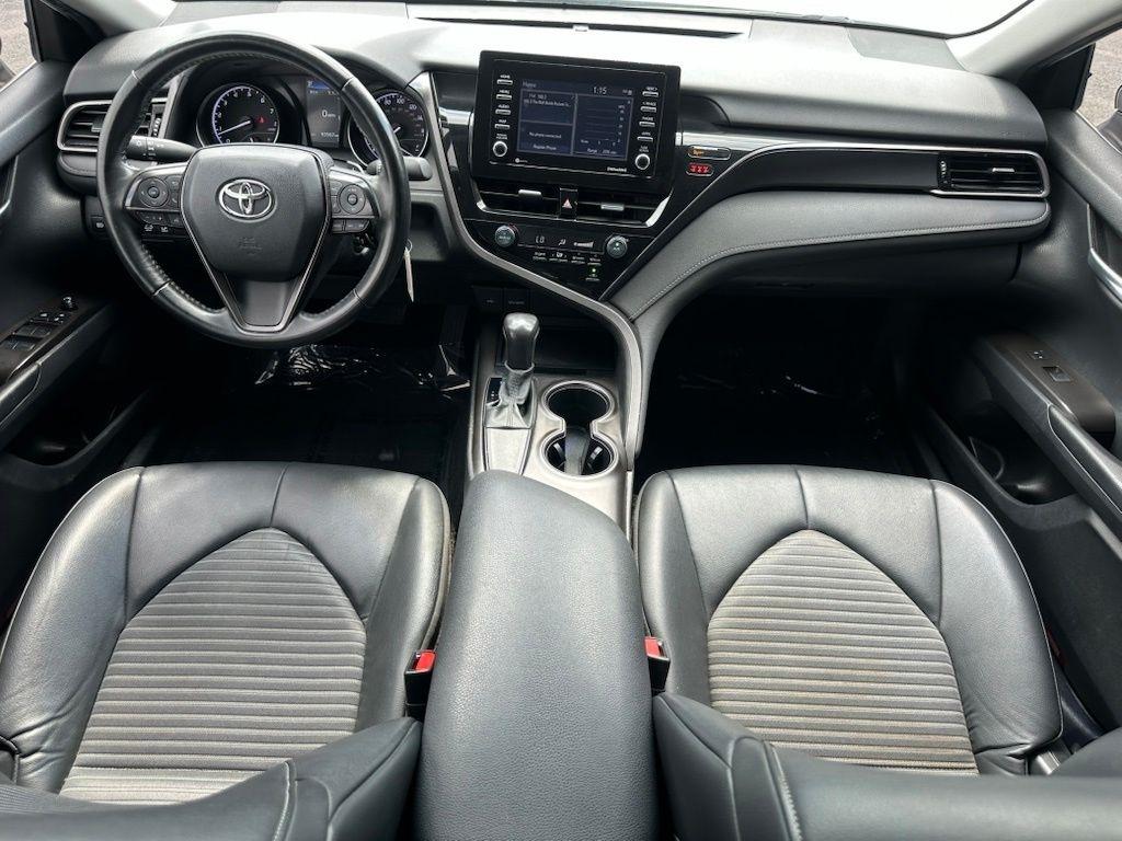 Toyota Camry SE Auto (Natl) 2021