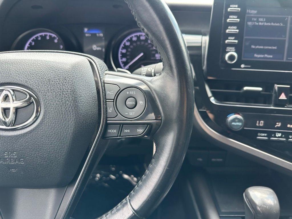 Toyota Camry SE Auto (Natl) 2021