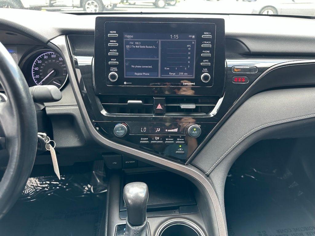 Toyota Camry SE Auto (Natl) 2021