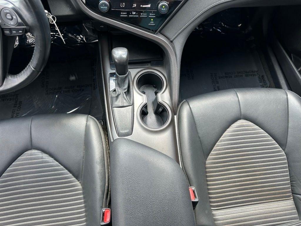 Toyota Camry SE Auto (Natl) 2021
