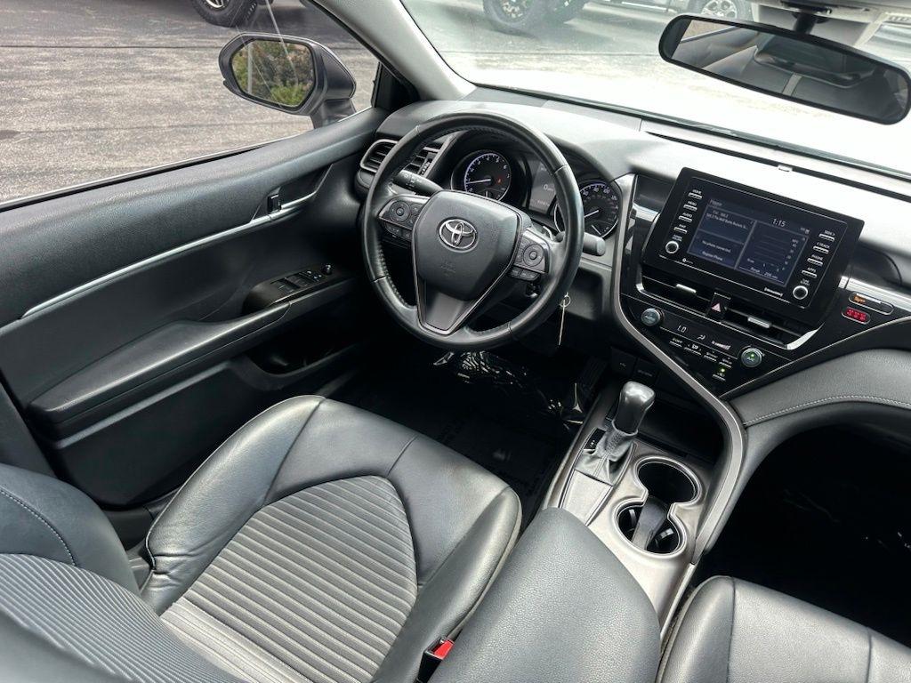 Toyota Camry SE Auto (Natl) 2021