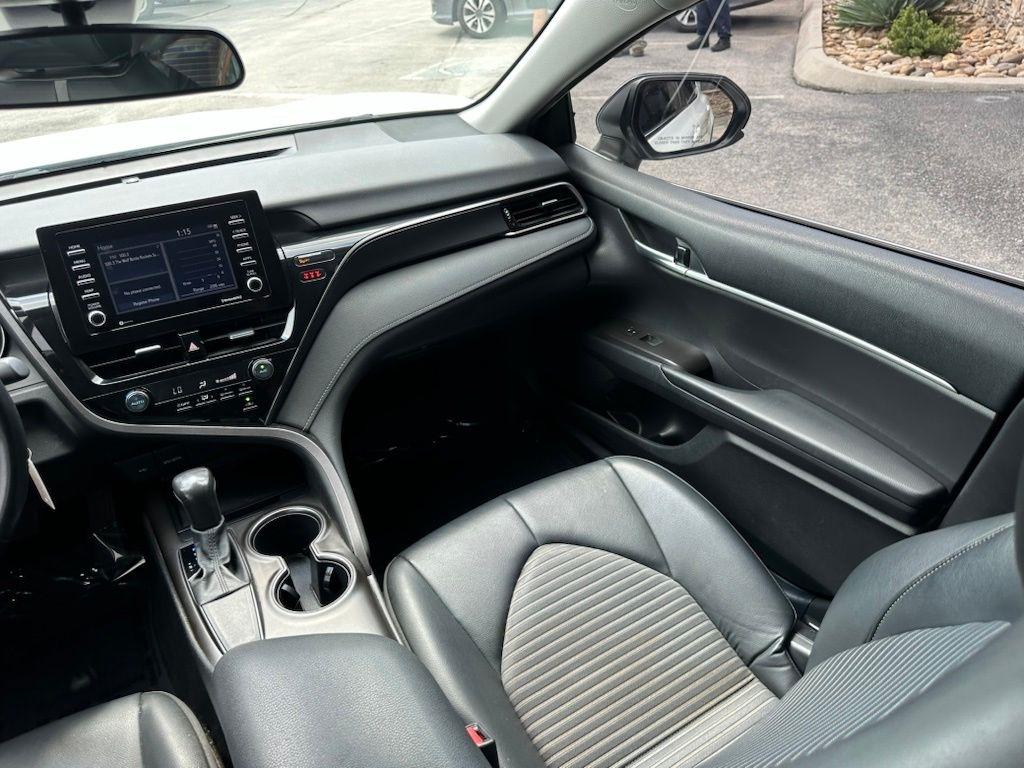 Toyota Camry SE Auto (Natl) 2021